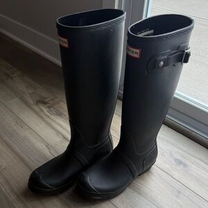 HUNTER Women's Original Tall Rain Boots
Black Natural Rubber Waterproof Wellies